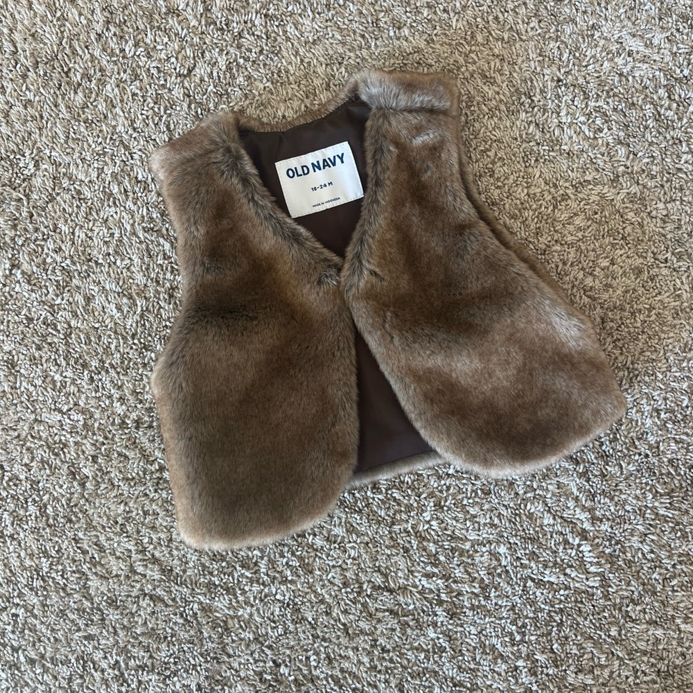 Old Navy Toddler Girl Faux Fur Vest Size 18-24 Months